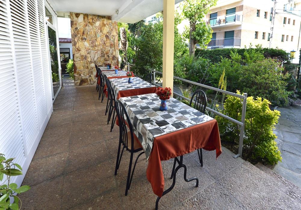 Hostal Magnolia Lloret de Mar Exterior photo