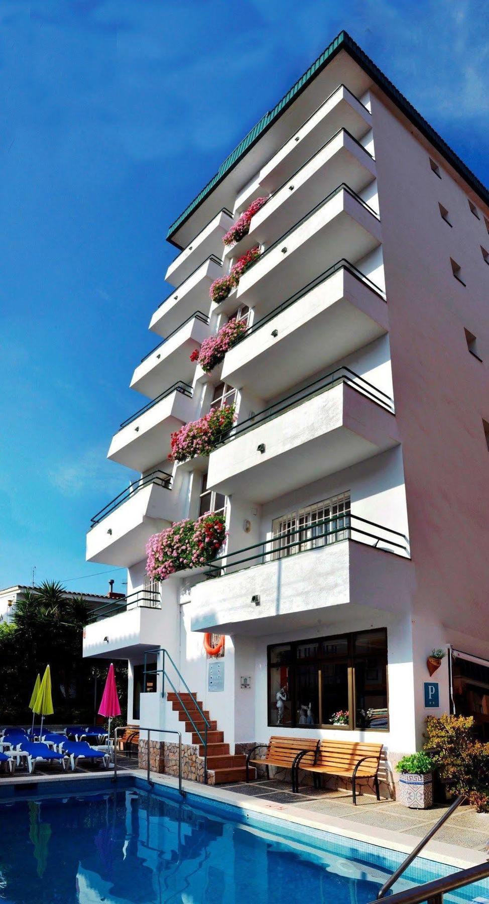 Hostal Magnolia Lloret de Mar Exterior photo