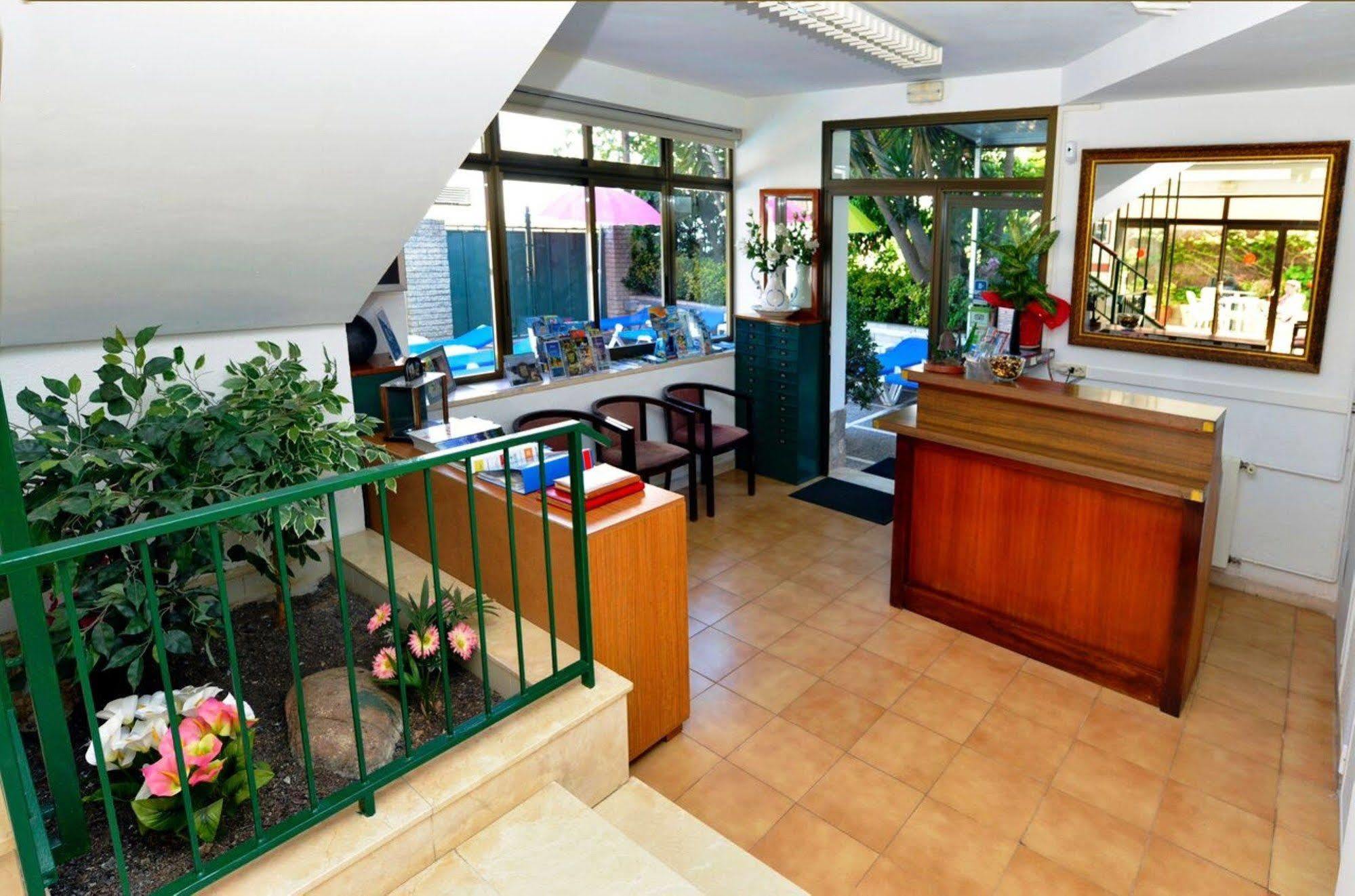 Hostal Magnolia Lloret de Mar Exterior photo