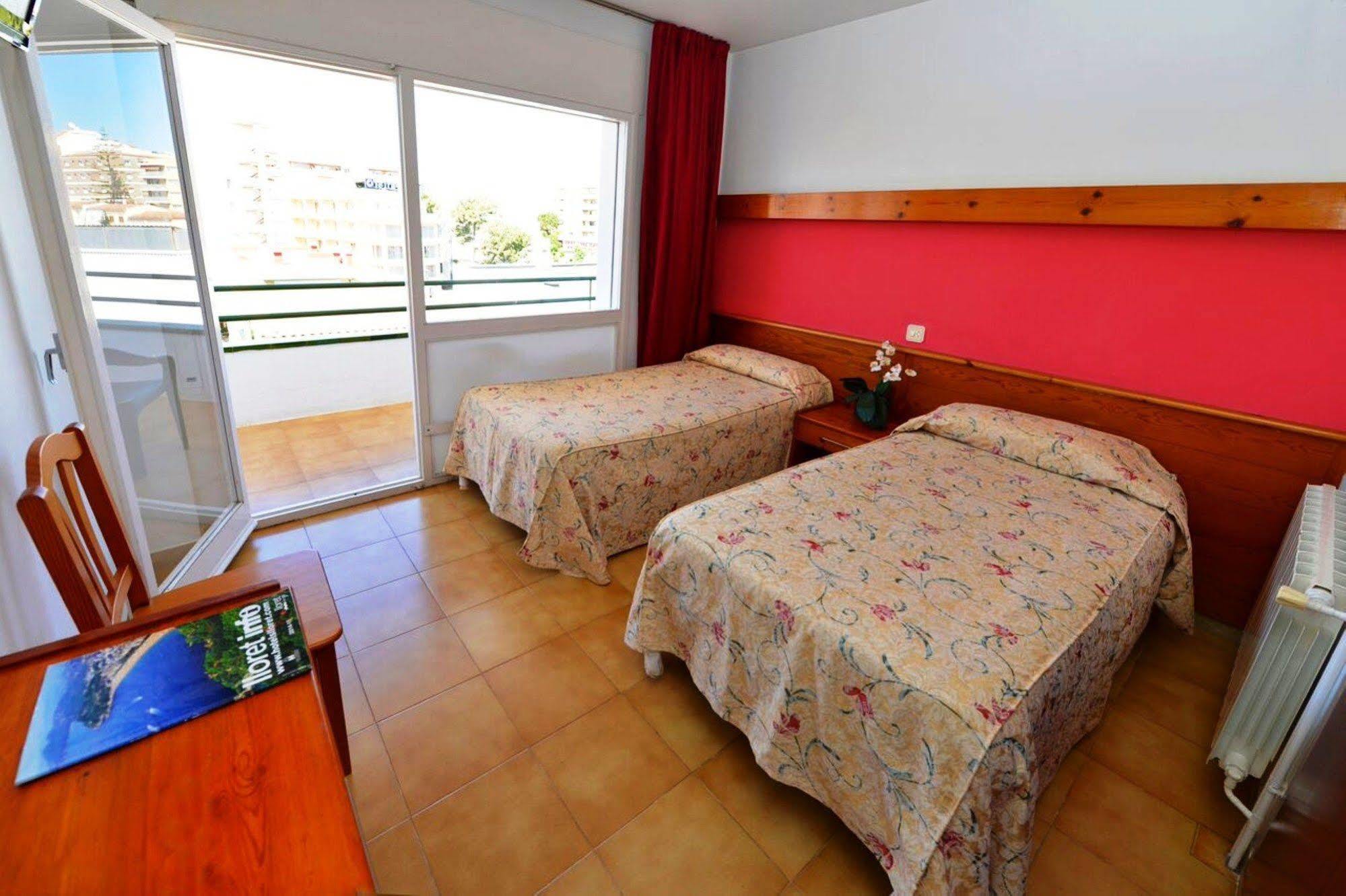 Hostal Magnolia Lloret de Mar Exterior photo