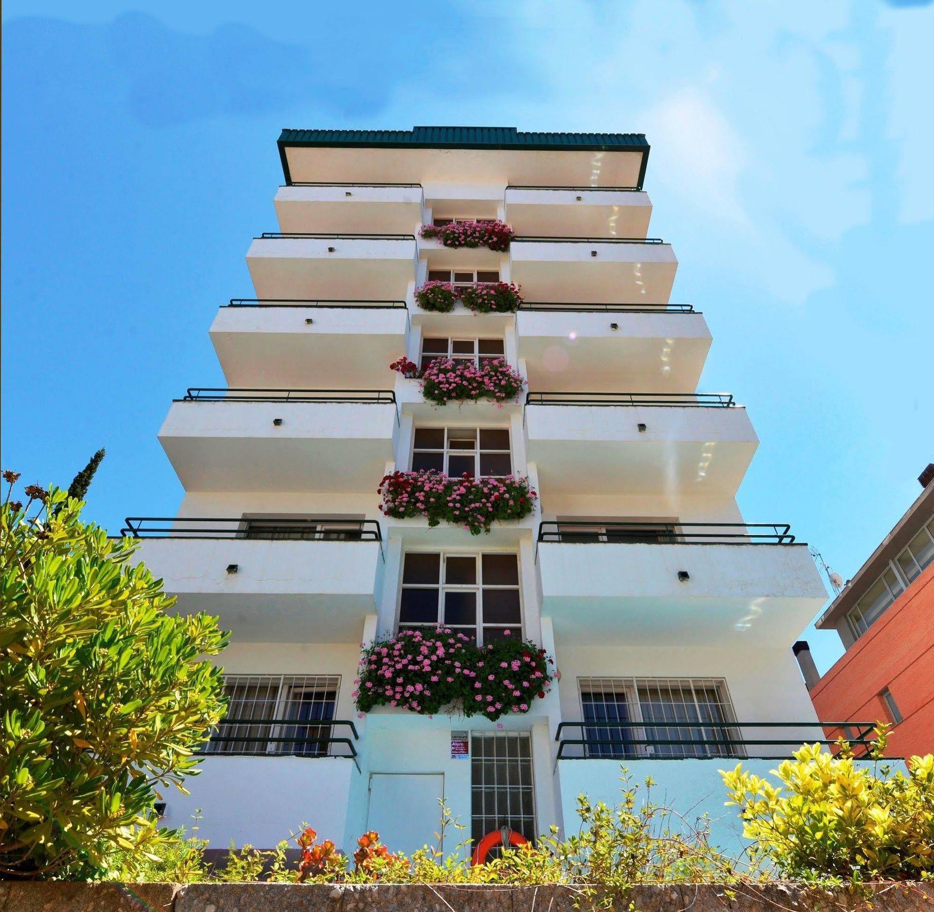 Hostal Magnolia Lloret de Mar Exterior photo