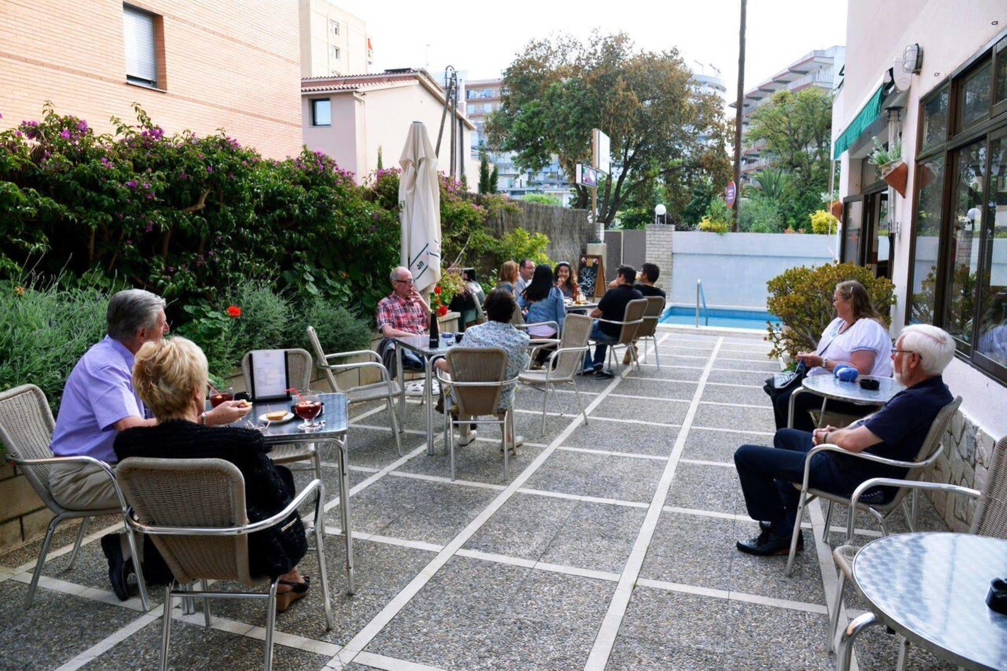 Hostal Magnolia Lloret de Mar Exterior photo