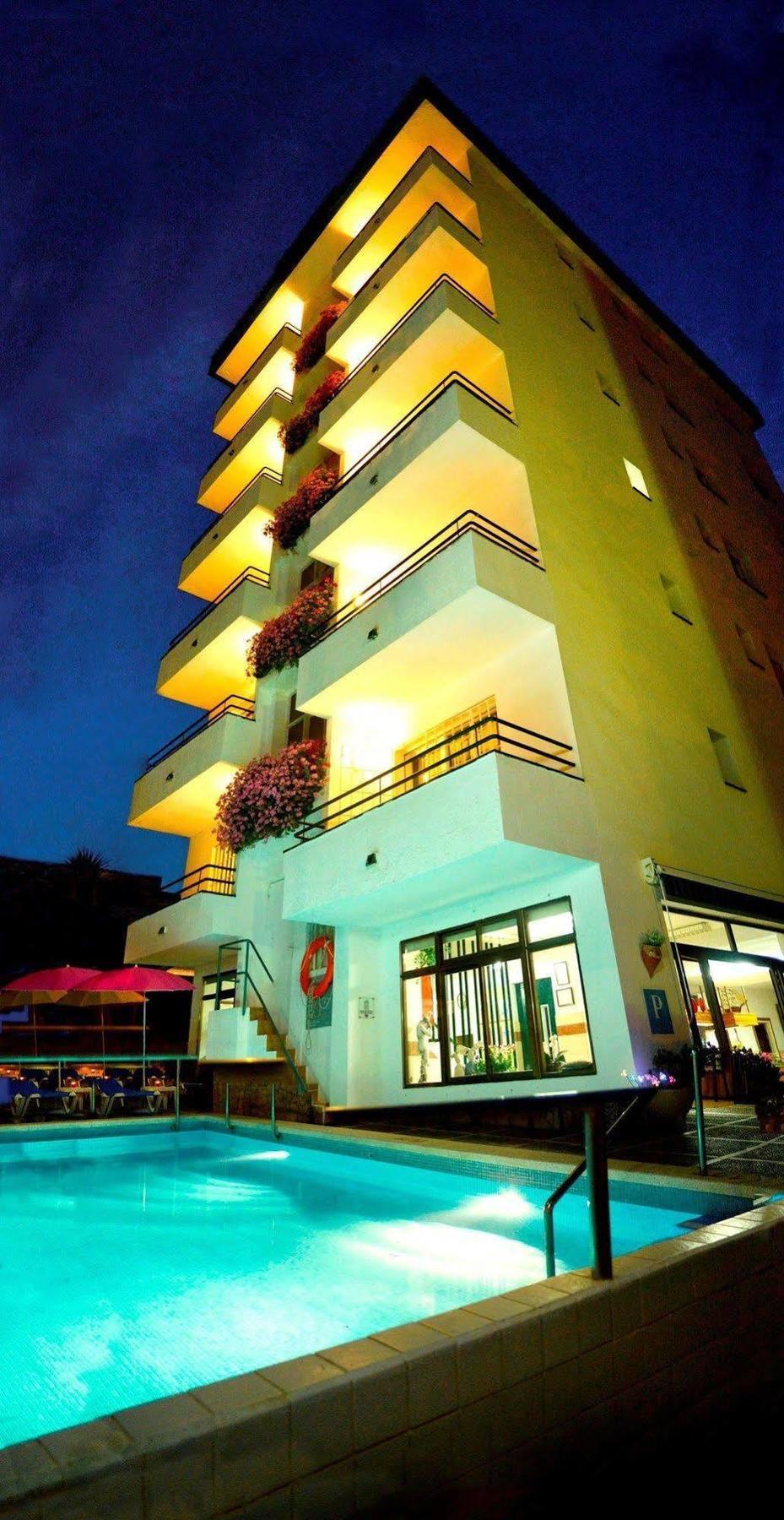 Hostal Magnolia Lloret de Mar Exterior photo